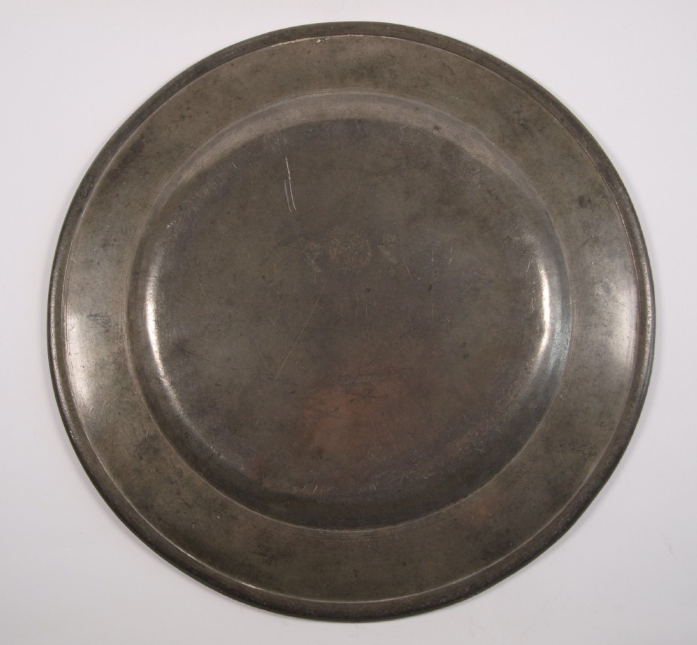 ANTIQUE ENGLISH PEWTER PLAIN RIM PLATE, BY WATTS & HARTON OF LONDON, 1836-1863. View II
