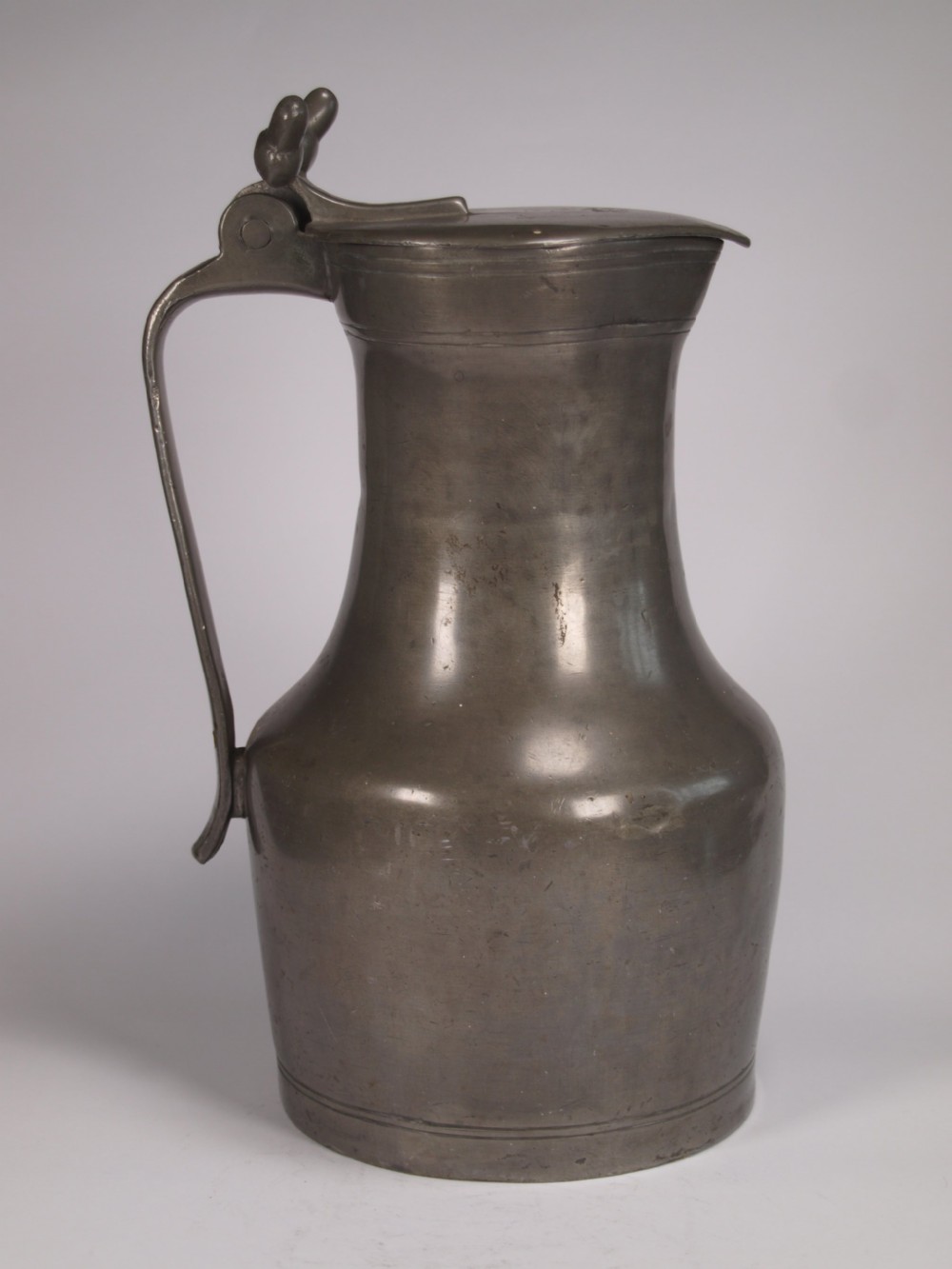 ANTIQUE FRENCH PEWTER NORMANDY FLAGON OF LARGE SIZE, CIRCA 1800. View III