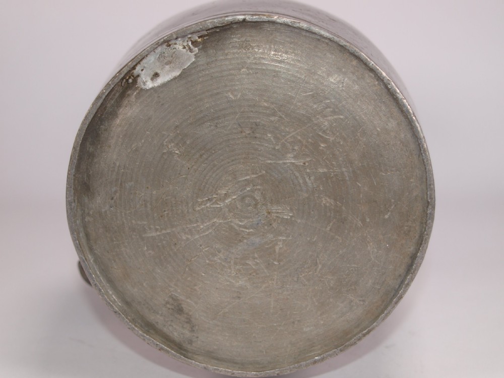 ANTIQUE FRENCH PEWTER NORMANDY FLAGON OF LARGE SIZE, CIRCA 1800. View IX