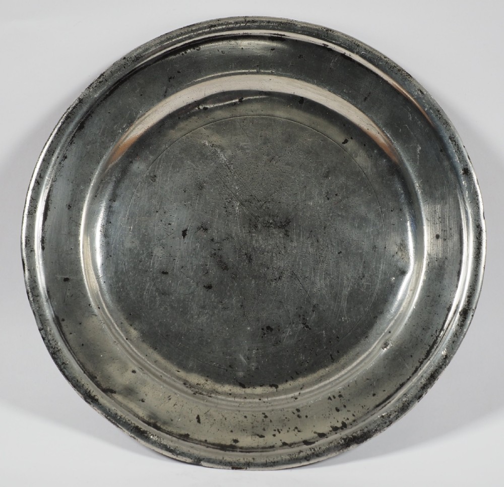 ANTIQUE ENGLISH PEWTER 9 INCH PLATE BY WILLIAM COOKE OF BRISTOL, 1795-1812.