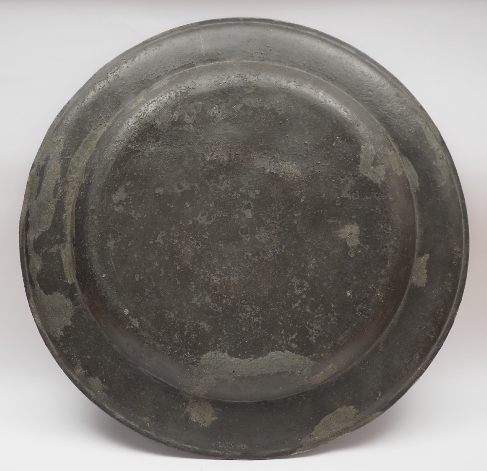 ANTIQUE ENGLISH PEWTER 15in DISH BY JOHN SHOREY I, 1683-1722. View II