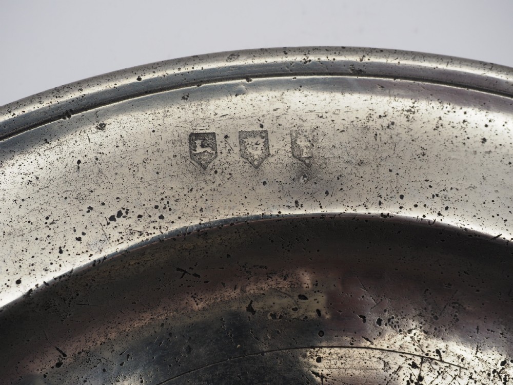 ANTIQUE ENGLISH PEWTER 15in DISH BY JOHN SHOREY I, 1683-1722. View III