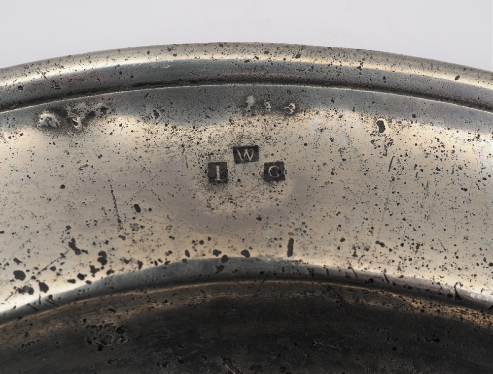 ANTIQUE ENGLISH PEWTER 15in DISH BY JOHN SHOREY I, 1683-1722. View IV