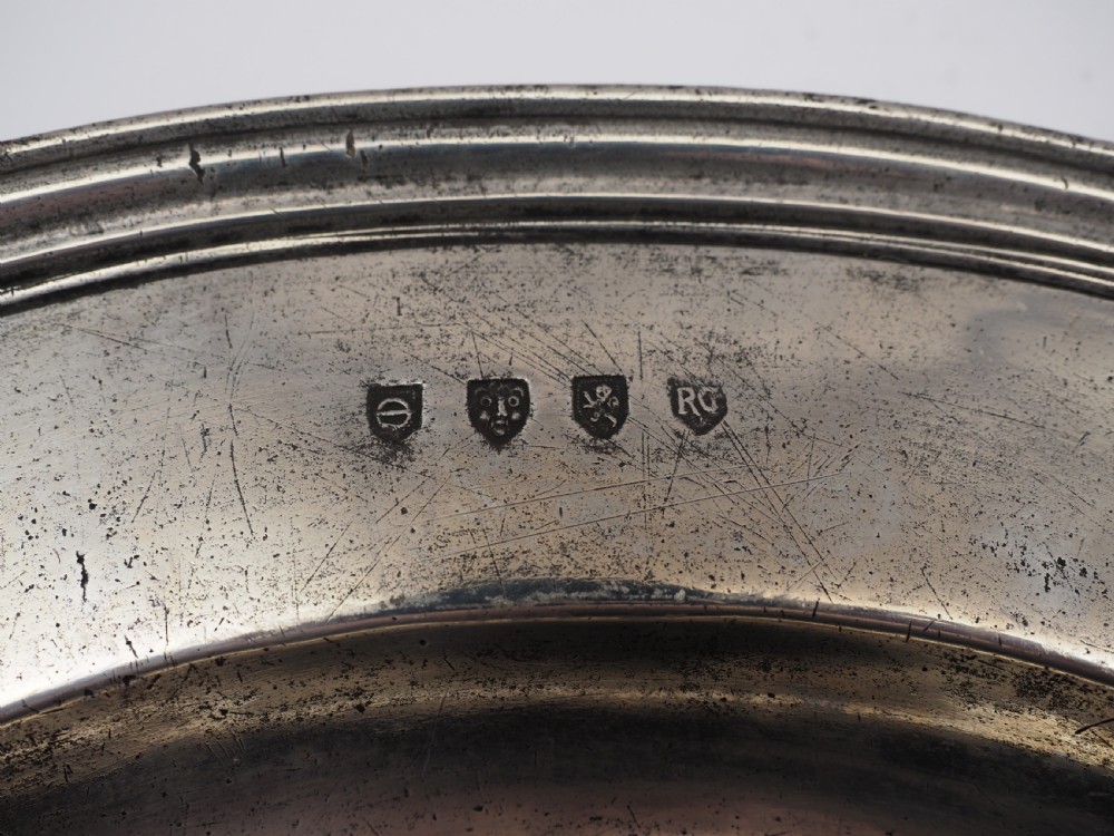 ANTIQUE ENGLISH PEWTER 16in MULTIPLE REED DISH BY ROBERT GARRATT 1695-1734. View III