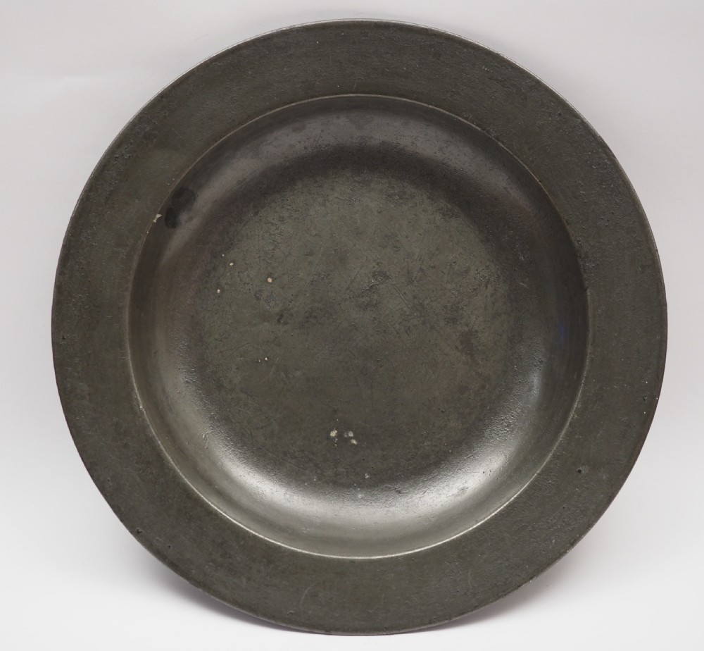 ANTIQUE ENGLISH PEWTER 9in PLAIN RIM DEEP PLATE BY FRANCIS PIGGOTT 1736-1784.