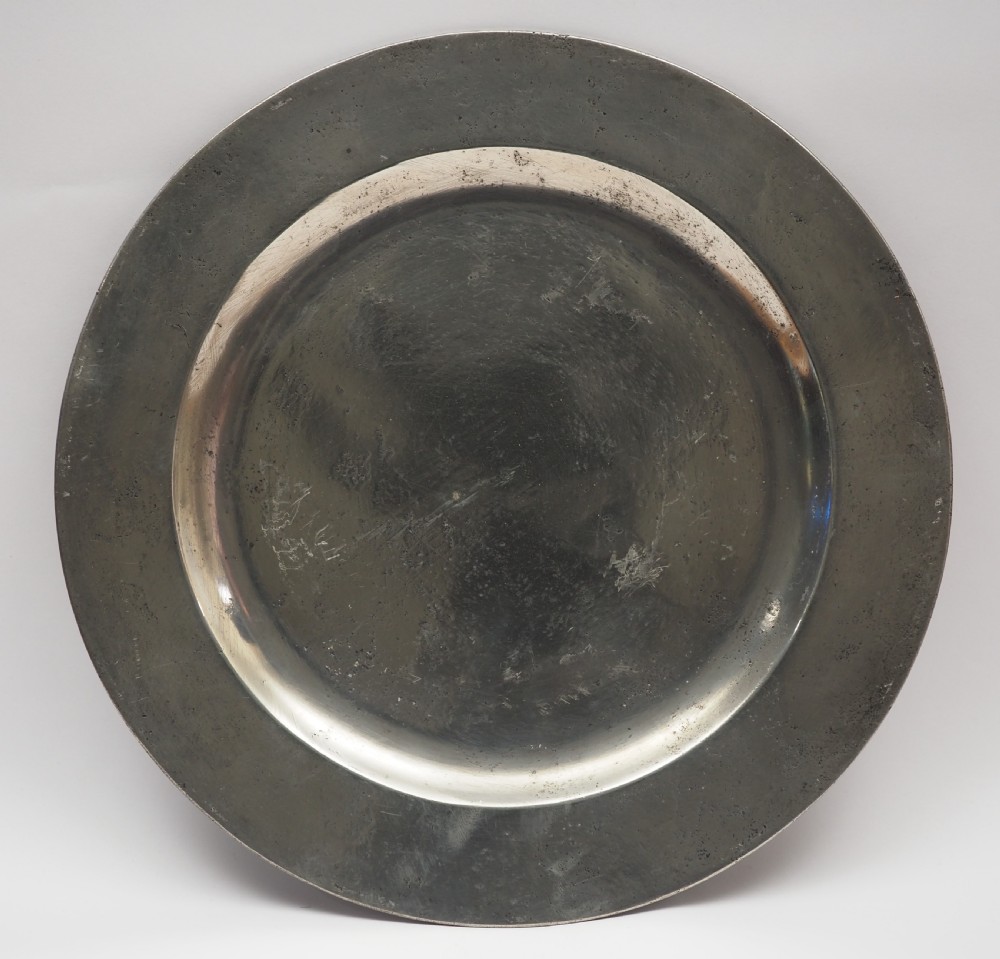 ANTIQUE ENGLISH PEWTER 9in PLAIN RIM PLATE BY JOHN WILLIAMS, FALMOUTH 1737-1761.