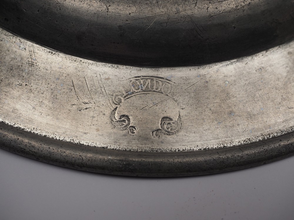 ANTIQUE ENGLISH PEWTER 9in PLAIN RIM PLATE BY RUSSELL LAUGHER OF WORCESTER, CIRCA1740. View VI