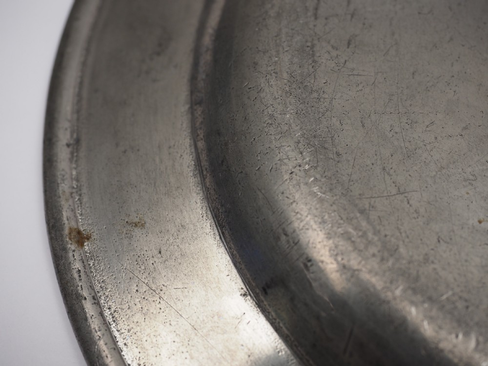ANTIQUE ENGLISH PEWTER 9in PLAIN RIM PLATE BY RUSSELL LAUGHER OF WORCESTER, CIRCA1740. View VII