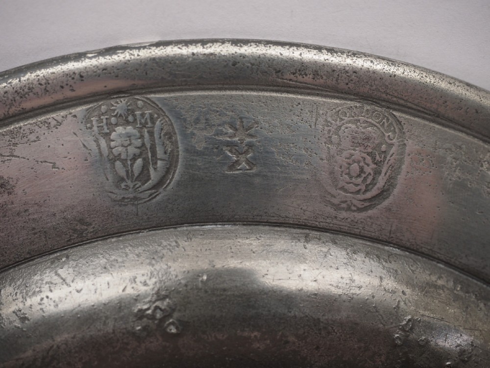 ANTIQUE ENGLISH PEWTER 9in PLAIN RIM PLATE BY HUGH MASHAM, 1681-1728. View III