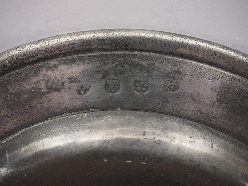 ANTIQUE ENGLISH PEWTER 9in PLAIN RIM PLATE BY HUGH MASHAM, 1681-1728. View IV