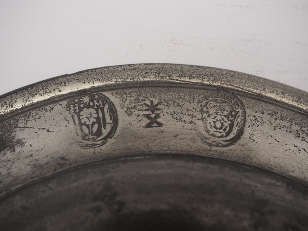 ANTIQUE ENGLISH PEWTER 9in PLAIN RIM PLATE BY HUGH MASHAM, 1681-1728. View V