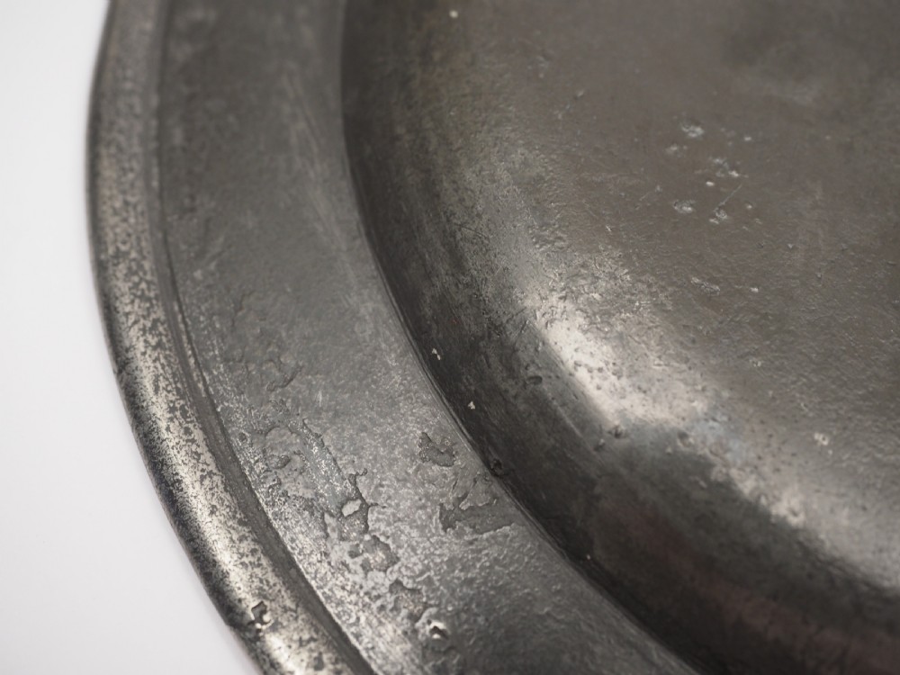 ANTIQUE ENGLISH PEWTER 9in PLAIN RIM PLATE BY HUGH MASHAM, 1681-1728. View VI