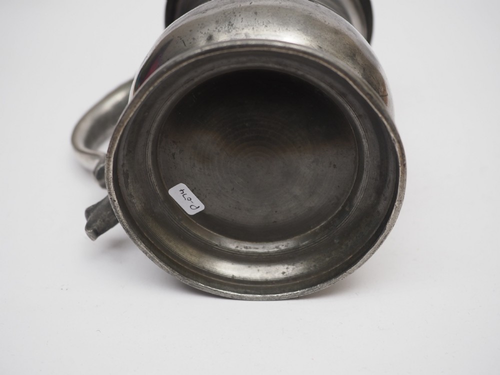 ANTIQUE ENGLISH PEWTER TANKARD 1 QUART OEWS, CIRCA 1760. View X