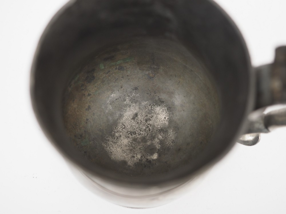 ANTIQUE ENGLISH PEWTER TANKARD 1 QUART OEWS, CIRCA 1760. View XII
