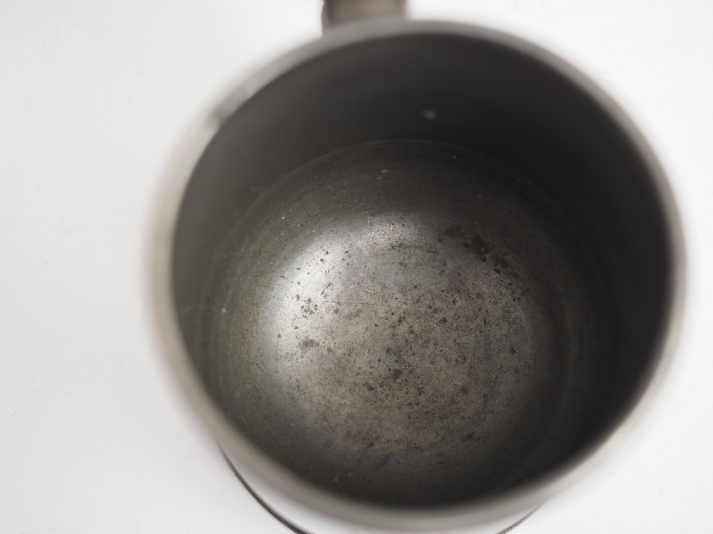 ANTIQUE ENGLISH PEWTER 1 PINT LIDDED TANKARD, CIRCA 1800-20. View X