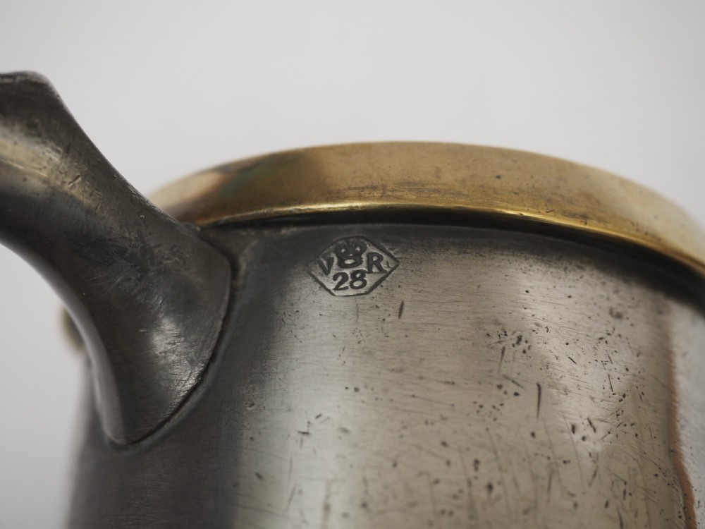 ANTIQUE ENGLISH PEWTER BRASS RIM QUART MEASURE BY GEORGE GRIMES, 1855 - 1887. View IX