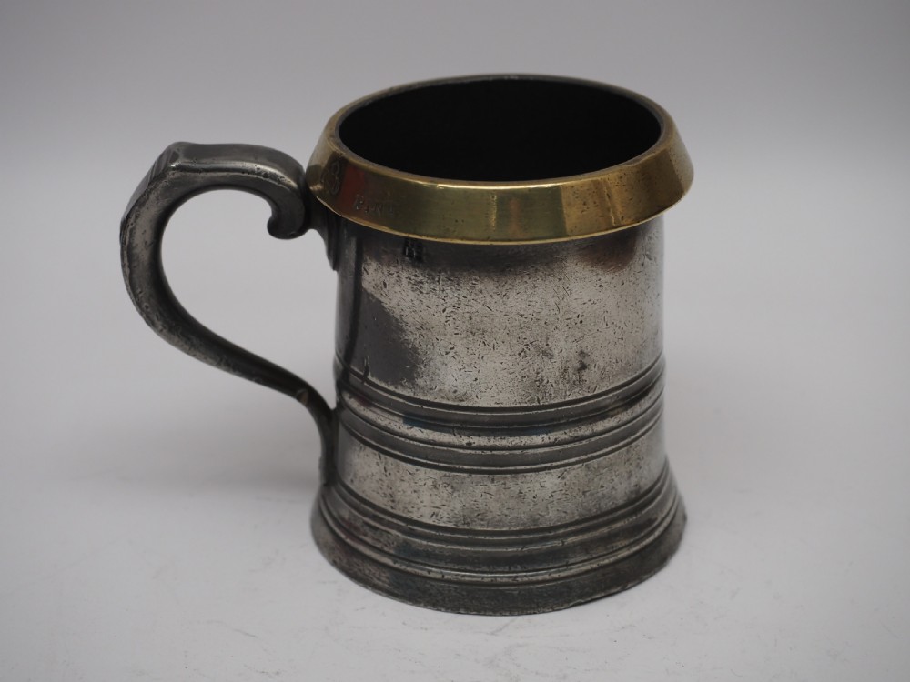 ANTIQUE ENGLISH PEWTER 1 PINT BRASS RIM MEASURE, W R LOFTUS, CIRCA 1900. View III