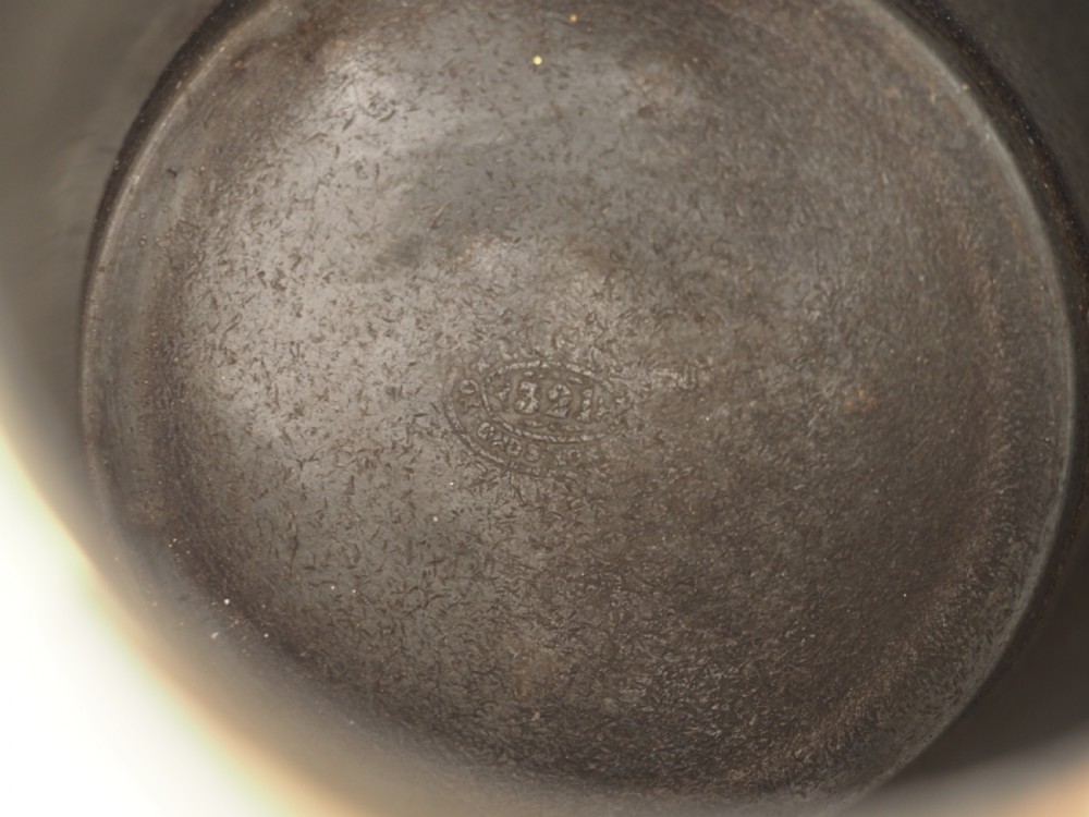 ANTIQUE ENGLISH PEWTER 1 PINT BRASS RIM MEASURE, W R LOFTUS, CIRCA 1900. View VI