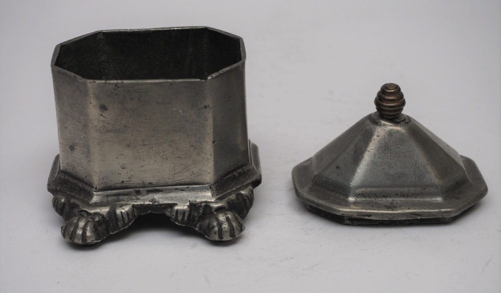 ANTIQUE ENGLISH PEWTER OCTAGONAL TOBACCO JAR, CIRCA 1780. View V