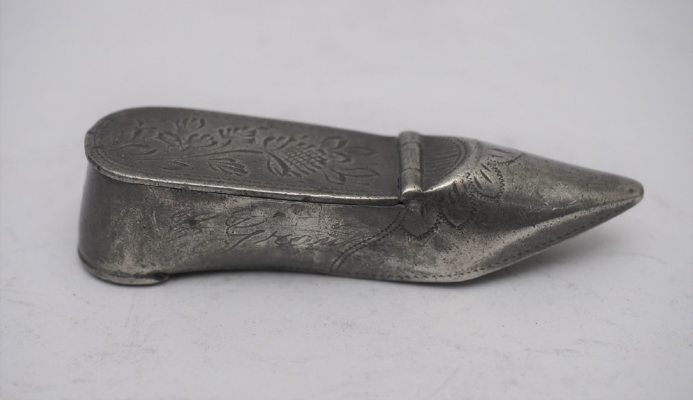 ANTIQUE ENGLISH PEWTER LADIES SHOE SNUFF BOX, CIRCA 1840.