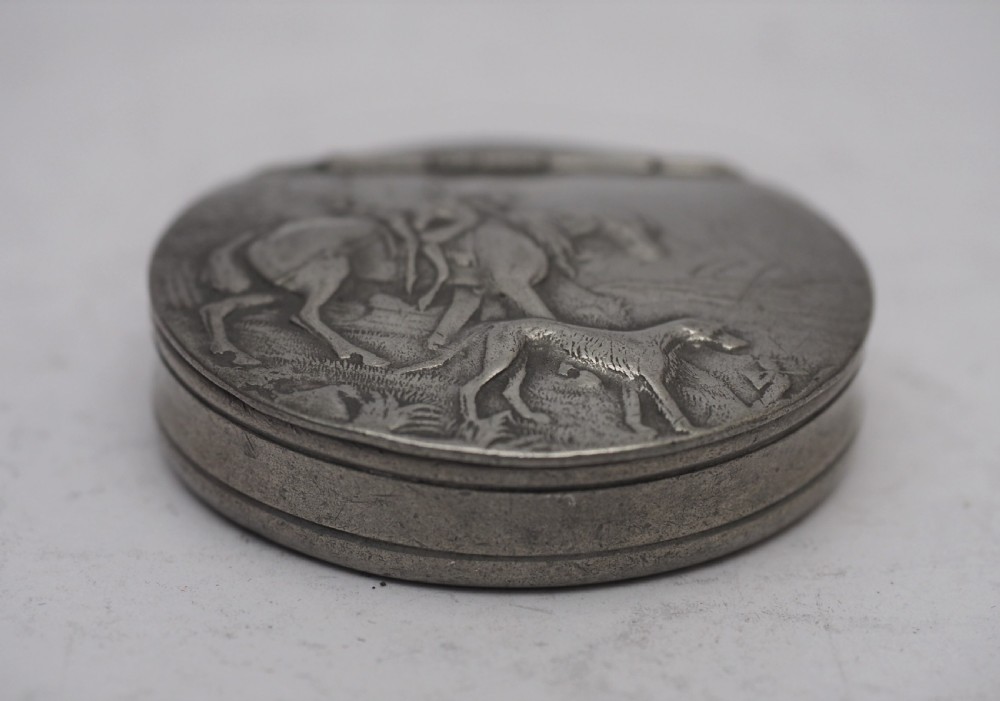 ENGLISH PEWTER POCKET SNUFF OR TOBACCO BOX, JAMES DIXON, CIRCA 1930. View III