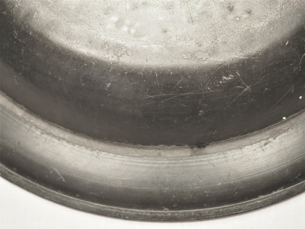 ANTIQUE SCOTTISH PEWTER SINGLE REEDED 14 INCH DEEP WELLED DISH, CIRCA 1720. View IV
