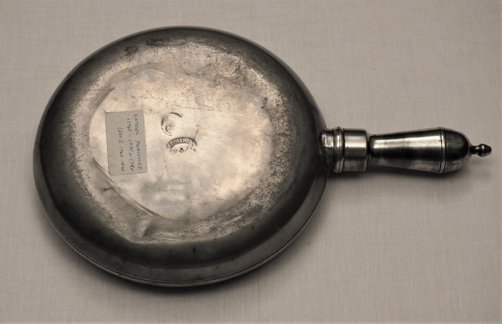 ANTIQUE ENGLISH PEWTER BED PAN BY STYNT DUNCOMB, 1745 - 1767. View II