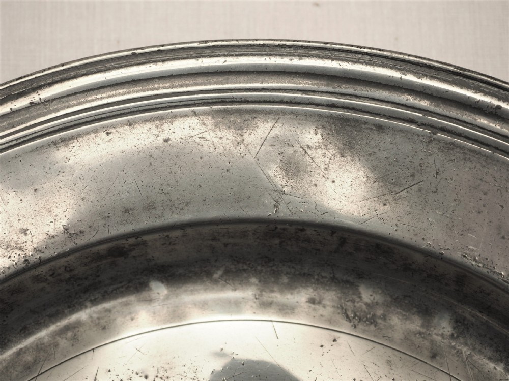 ANTIQUE ENGLISH PEWTER MULTIPLE REEDED 15in DISH BY JOHN BATCHELER, BRISTOL 1676-1708. View III