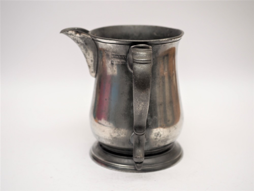 ANTIQUE ENGLISH PEWTER 1 QUART SPOUTED MEASURE, J EDWARDS II, 1861-83. View III
