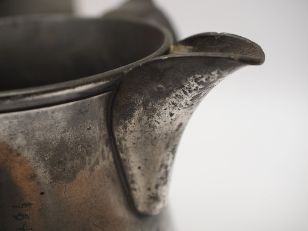ANTIQUE ENGLISH PEWTER 1 QUART SPOUTED MEASURE, J EDWARDS II, 1861-83. View VII