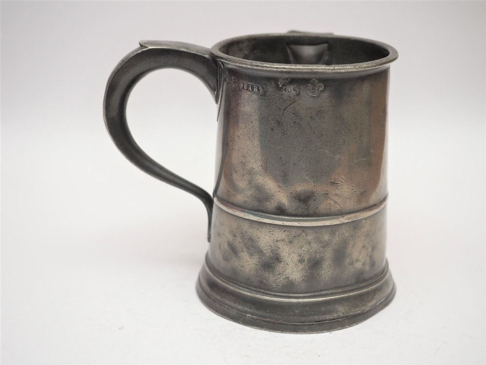 ANTIQUE ENGLISH PEWTER 1 QUART SPOUTED MEASURE, THOMAS PHILLIPS, 1795 - 1849. View II