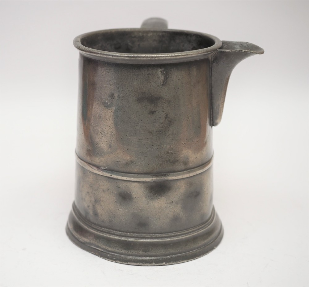 ANTIQUE ENGLISH PEWTER 1 QUART SPOUTED MEASURE, THOMAS PHILLIPS, 1795 - 1849. View III