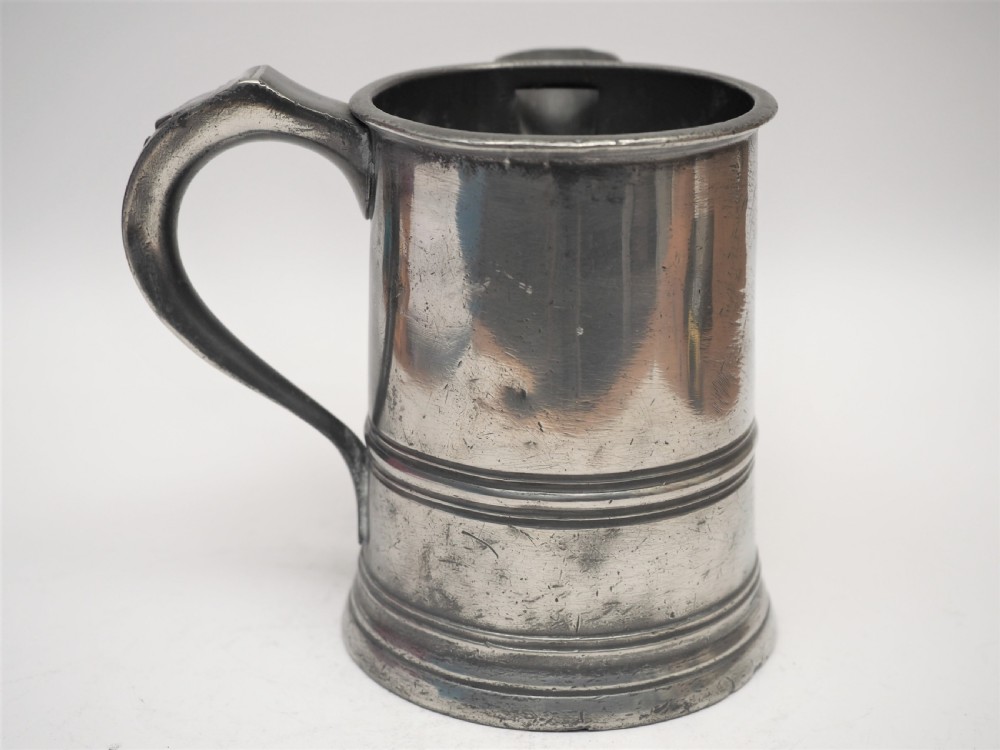 ANTIQUE ENGLISH PEWTER 1 QUART SPOUTED MEASURE, W R LOFTUS, 1856 - 1887. View II