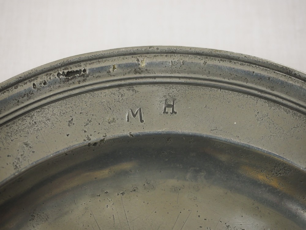 ENGLISH PEWTER CHARLES II TRIPLE REEDED PLATE, JOHN TUBB CIRCA 1690. View IV