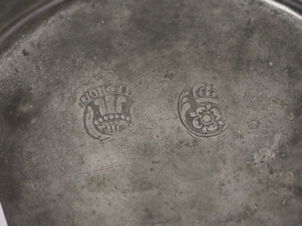 ENGLISH PEWTER CHARLES II TRIPLE REEDED PLATE, JOHN TUBB CIRCA 1690. View VI