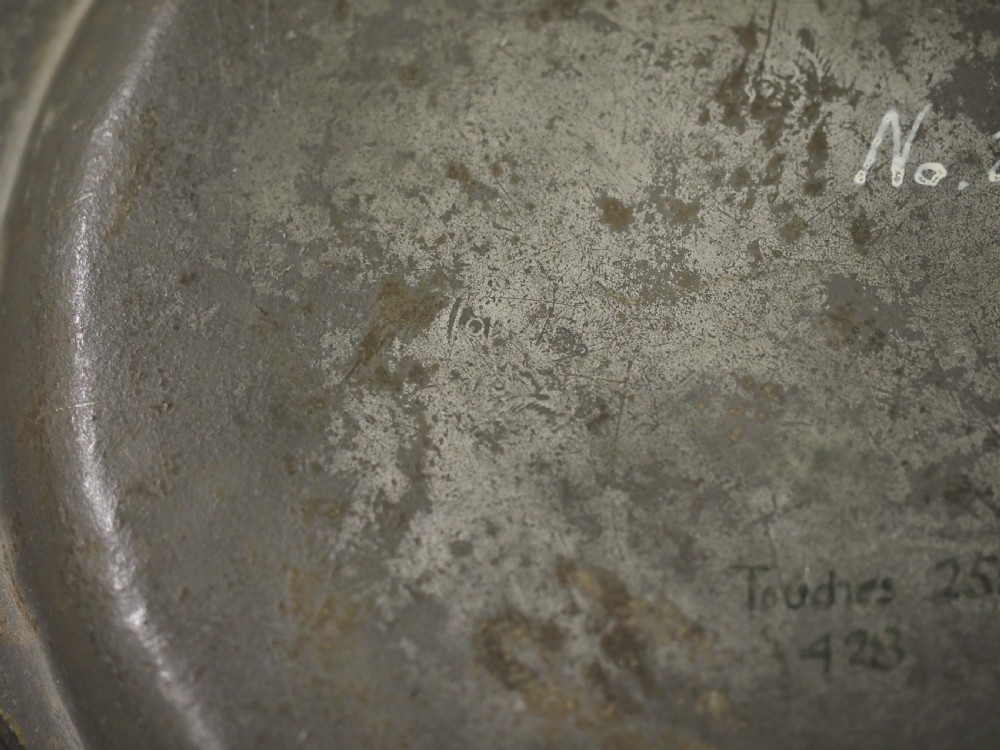 CHARLES II PEWTER TRIPLE REEDED HAMMERED PLATE BY THOMAS SMITH, CIRCA 1680. View VII