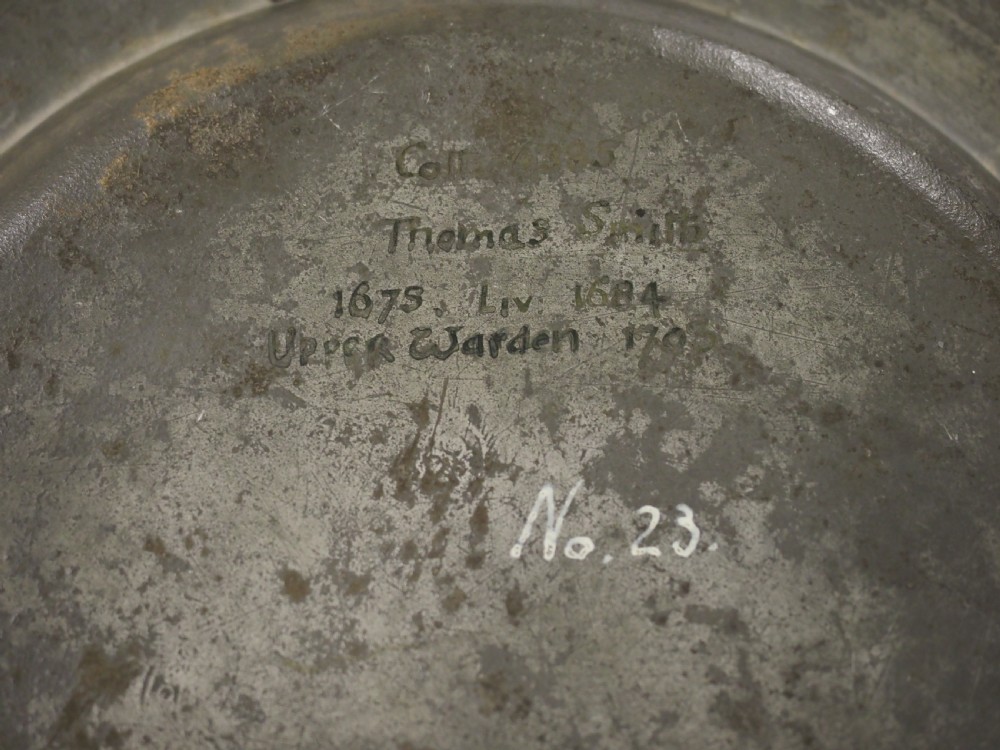 CHARLES II PEWTER TRIPLE REEDED HAMMERED PLATE BY THOMAS SMITH, CIRCA 1680. View VIII