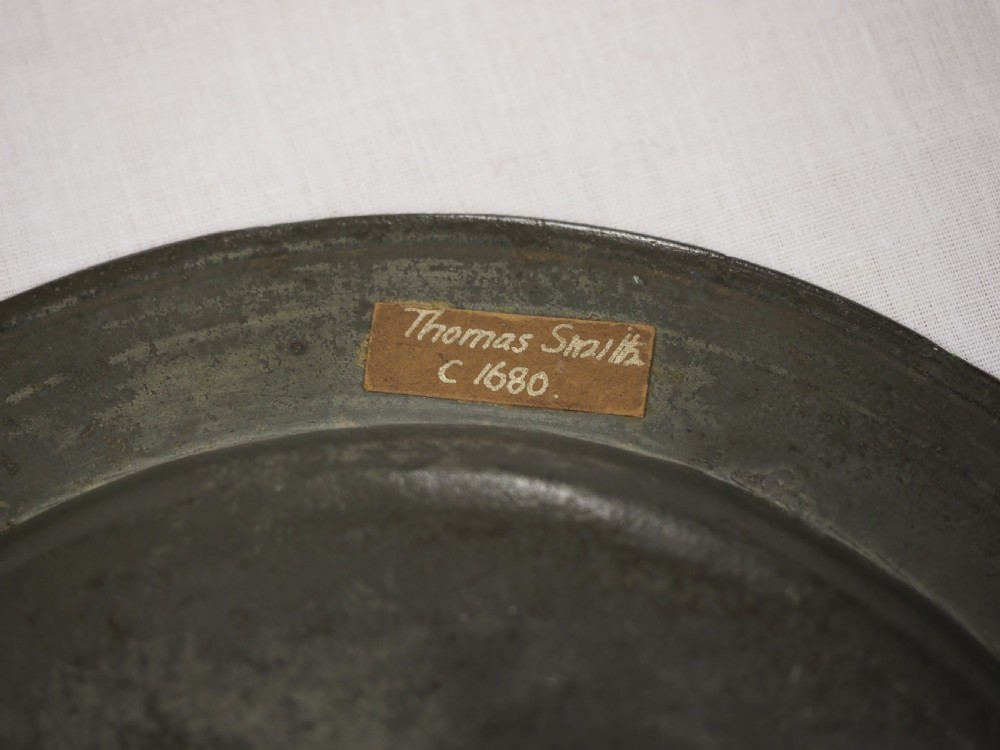 CHARLES II PEWTER TRIPLE REEDED HAMMERED PLATE BY THOMAS SMITH, CIRCA 1680. View X