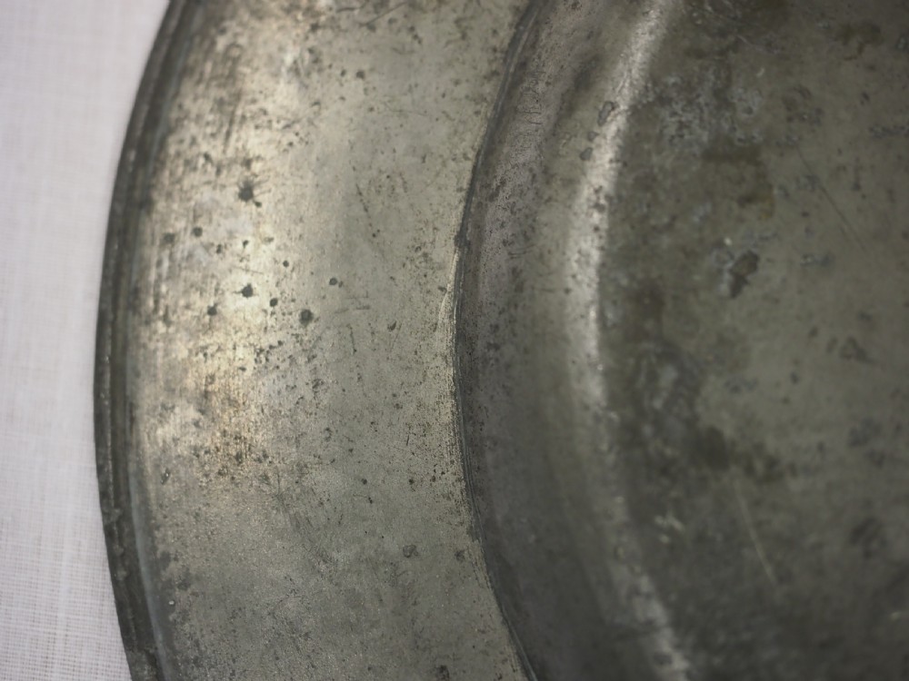 QUEEN ANNE PEWTER TRIPLE REEDED SEMI-BROAD RIM PLATE BY EDMUND EMBRIS, CIRCA 1710. View IX
