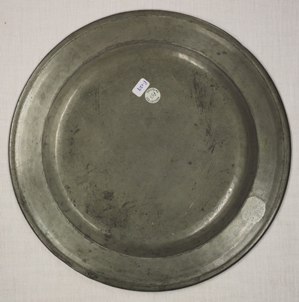 WILLIAM & MARY TRIPLE REEDED PLATE, HAMMERED ALL OVER, THOMAS POWELL CIRCA 1690. View II
