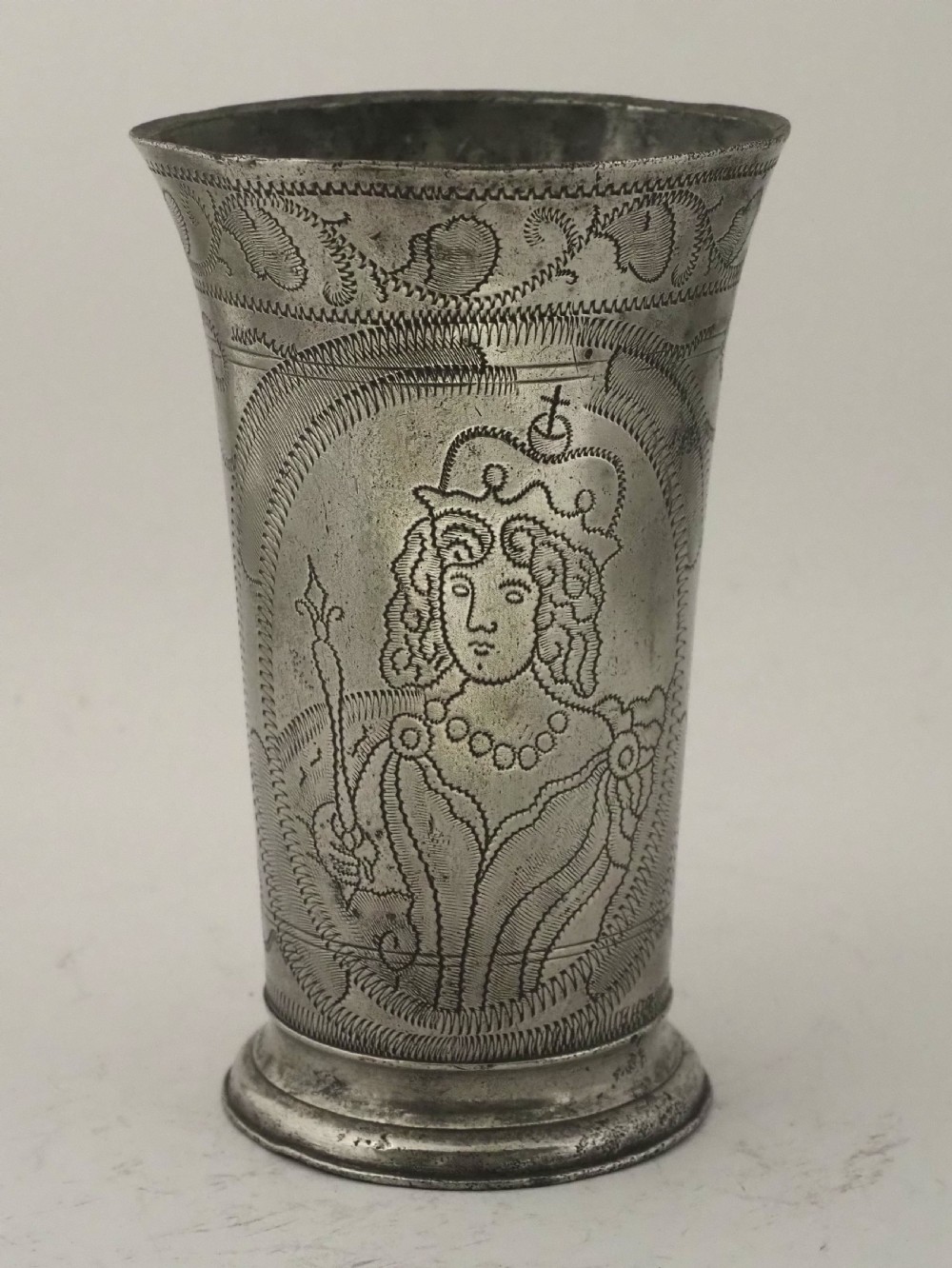 ANTIQUE DUTCH PEWTER WILLIAM & MARY PORTRAIT BEAKER, CIRCA 1689.