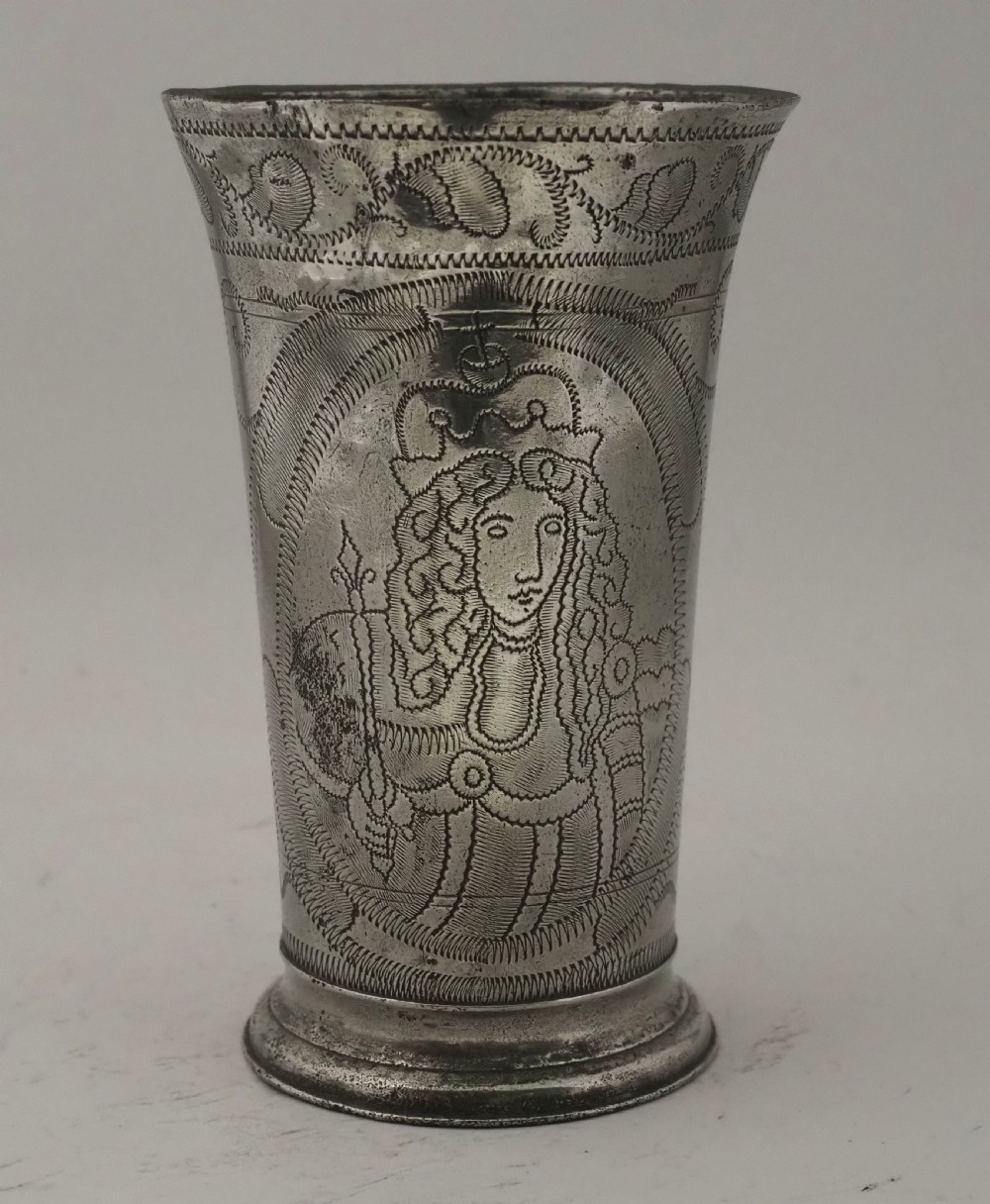 ANTIQUE DUTCH PEWTER WILLIAM & MARY PORTRAIT BEAKER, CIRCA 1689. View II