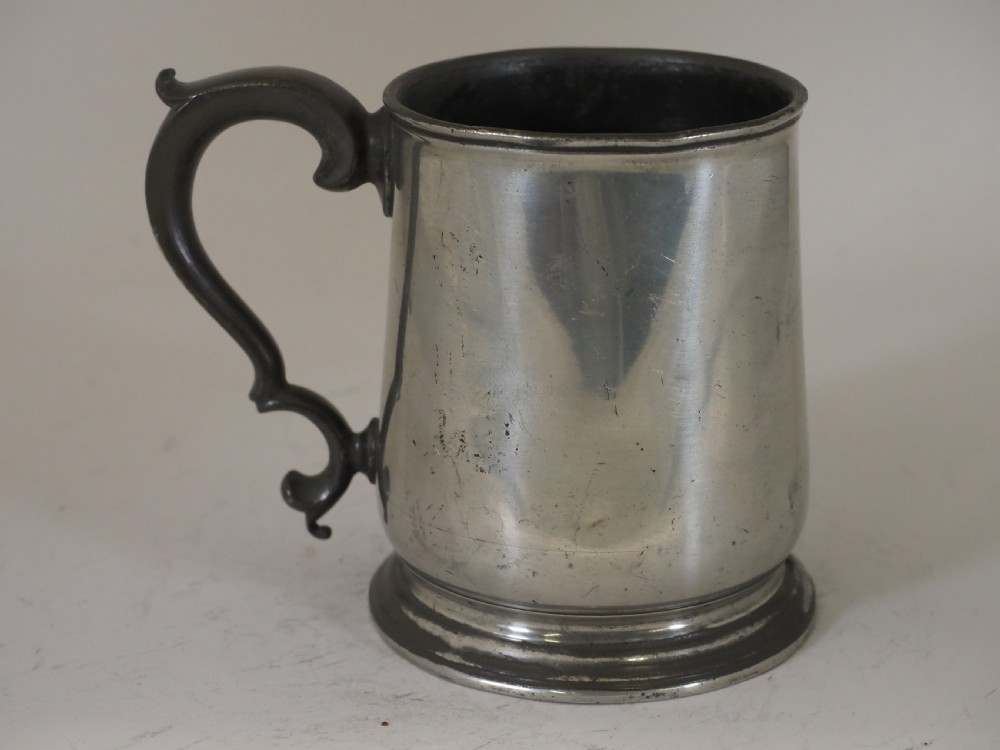 ANTIQUE ENGLISH PEWTER 1 PINT TAVERN MUG BY SUSANNAH COCKS OF LONDON, CIRCA 1830. View IV