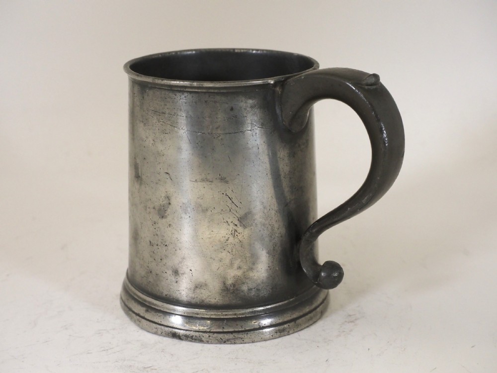 ANTIQUE ENGLISH PEWTER TAVERN MUG, MAKER E M, CIRCA 1730.