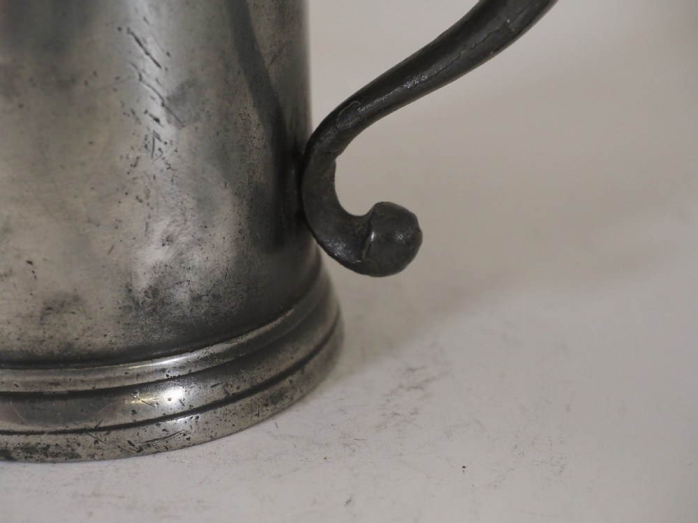 ANTIQUE ENGLISH PEWTER TAVERN MUG, MAKER E M, CIRCA 1730. View IV