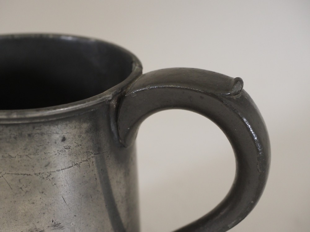 ANTIQUE ENGLISH PEWTER TAVERN MUG, MAKER E M, CIRCA 1730. View V