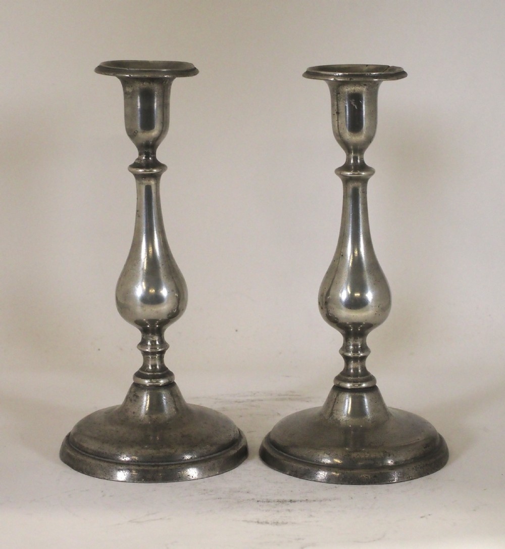 ANTIQUE ENGLISH PEWTER CANDLESTANDS, GEORGIAN TEARDROP DESIGN, CIRCA 1820.