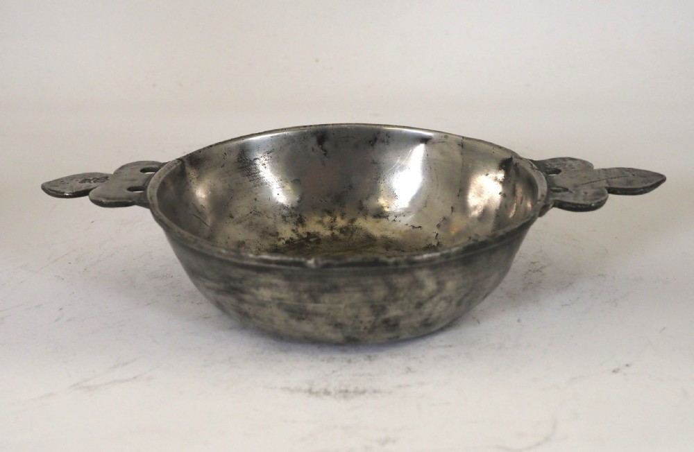 ANTIQUE FRENCH PEWTER PORRINGER, MAKER'S CROWNED HAMMER MARK, CIRCA 1600.