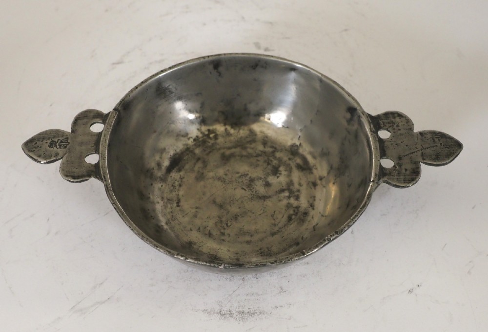 ANTIQUE FRENCH PEWTER PORRINGER, MAKER'S CROWNED HAMMER MARK, CIRCA 1600. View II