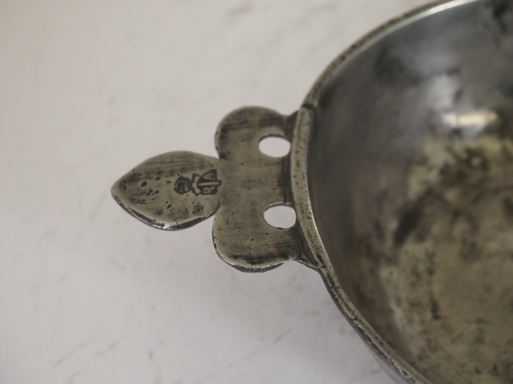 ANTIQUE FRENCH PEWTER PORRINGER, MAKER'S CROWNED HAMMER MARK, CIRCA 1600. View III
